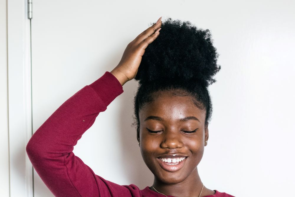 Woman with a natural curly hair.